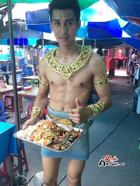 qcohhz13 Thái Lan: Dàn trai đẹp phục vụ quán ăn lề đường gây sốt