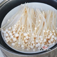 nam-kim-cham-hap-xi-dau Món nấm kim châm hấp xì dầu hấp dẫn