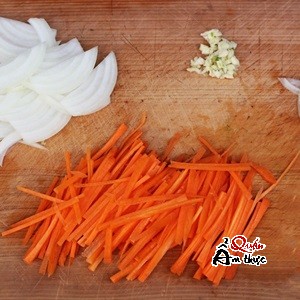 canh-nau-thit-heo Cách nấu canh thịt heo cà rốt ngọt thịt