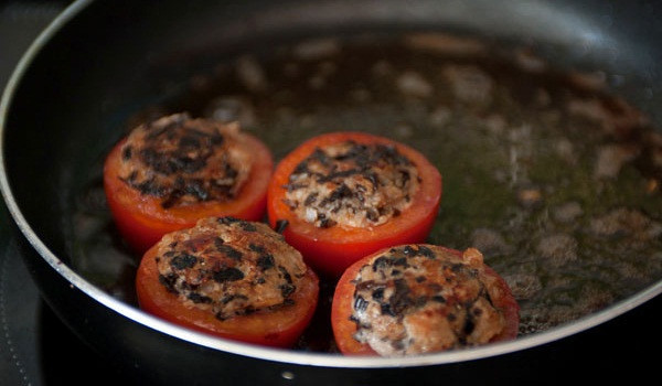 ca-chua-nhoi-thit Cách làm cà chua nhồi thịt ngon và đẹp mắt