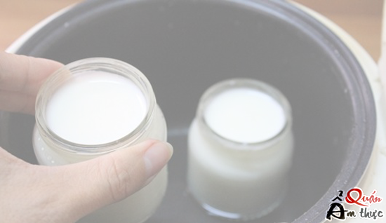cach-lam-sua-chua-bang-noi-com-dien-2 Cách làm sữa chua bằng nồi cơm điện dễ nhất