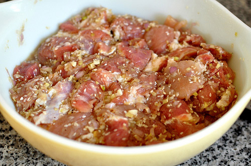 cach-lam-thit-heo-chien-1 Cách ướp thịt heo chiên ngon mềm