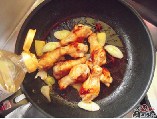 ga-om-bi-do Cách nấu cánh gà om bí đỏ ngon không thể chối từ